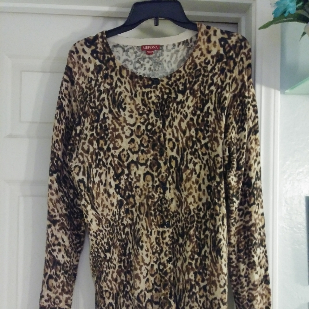 Merona light weight leopard print sweater